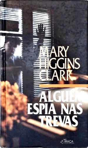 Alguém Espia nas Trevas