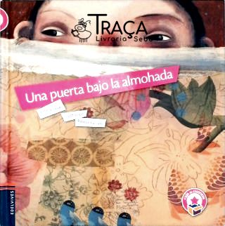 Una Porta Bajo La Almohada