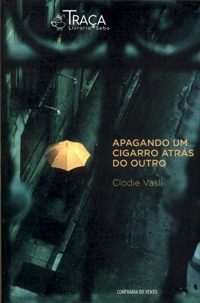 Apagando Um Cigarro Atrás Do Outro