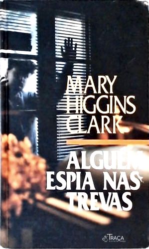 Alguém Espia Nas Trevas