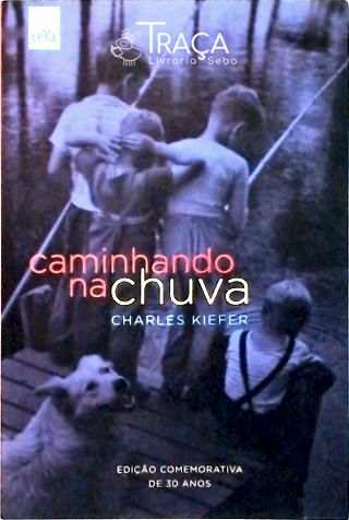 Caminhando Na Chuva
