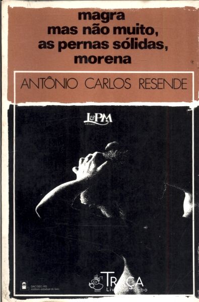 Magra Mas Não Muito as Pernas Sólidas Morena